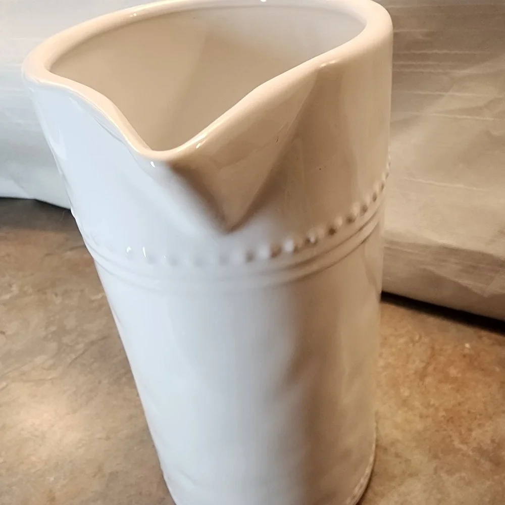 Modern Southern Home Stoneware White Glazed Water/Tea Pitcher Serving (S21)